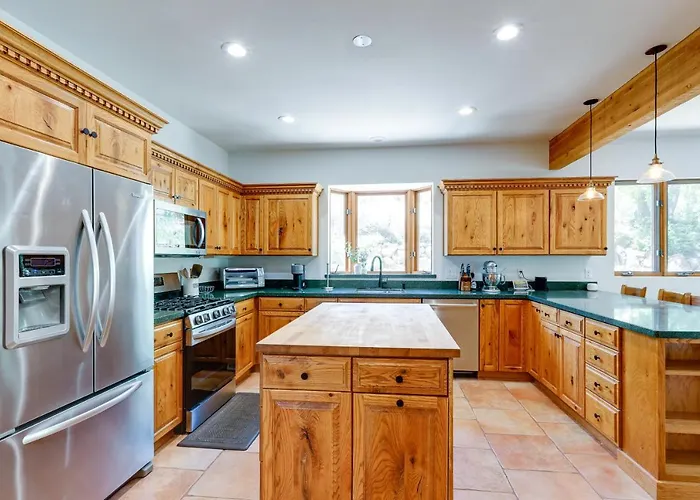 Spacious W/ Hot Tub & Fire Pit! Ferienhaus Flagstaff