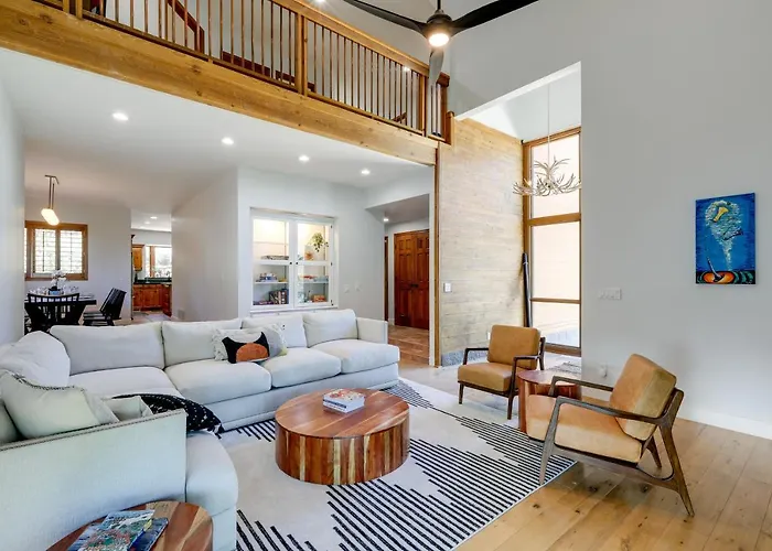 Spacious W/ Hot Tub & Fire Pit! * Flagstaff