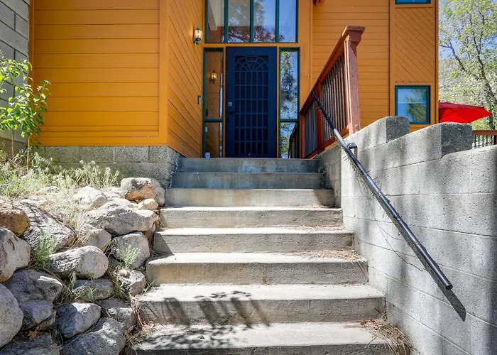 Spacious W/ Hot Tub & Fire Pit! Ferienhaus *