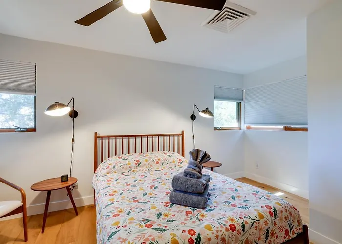 Spacious W/ Hot Tub & Fire Pit! Flagstaff