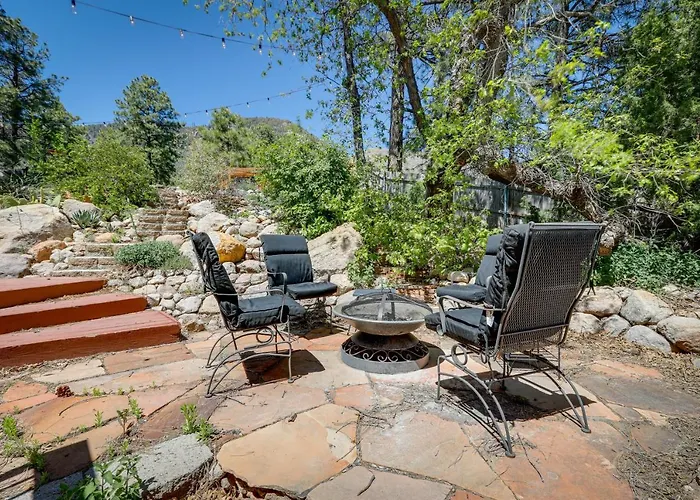 Spacious W/ Hot Tub & Fire Pit! Ferienhaus *